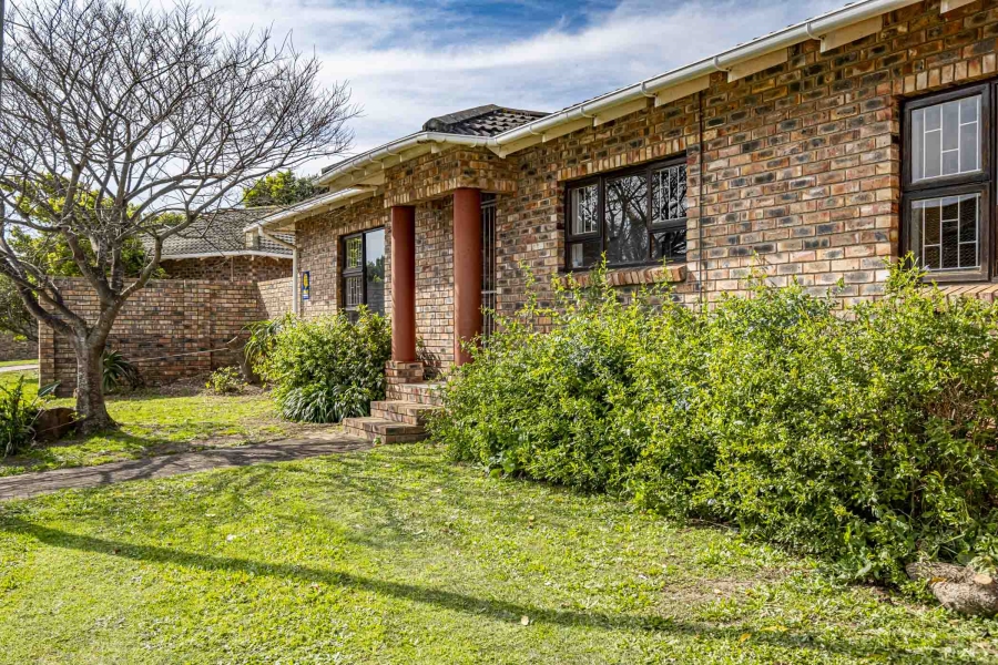 4 Bedroom Property for Sale in Summerstrand Eastern Cape